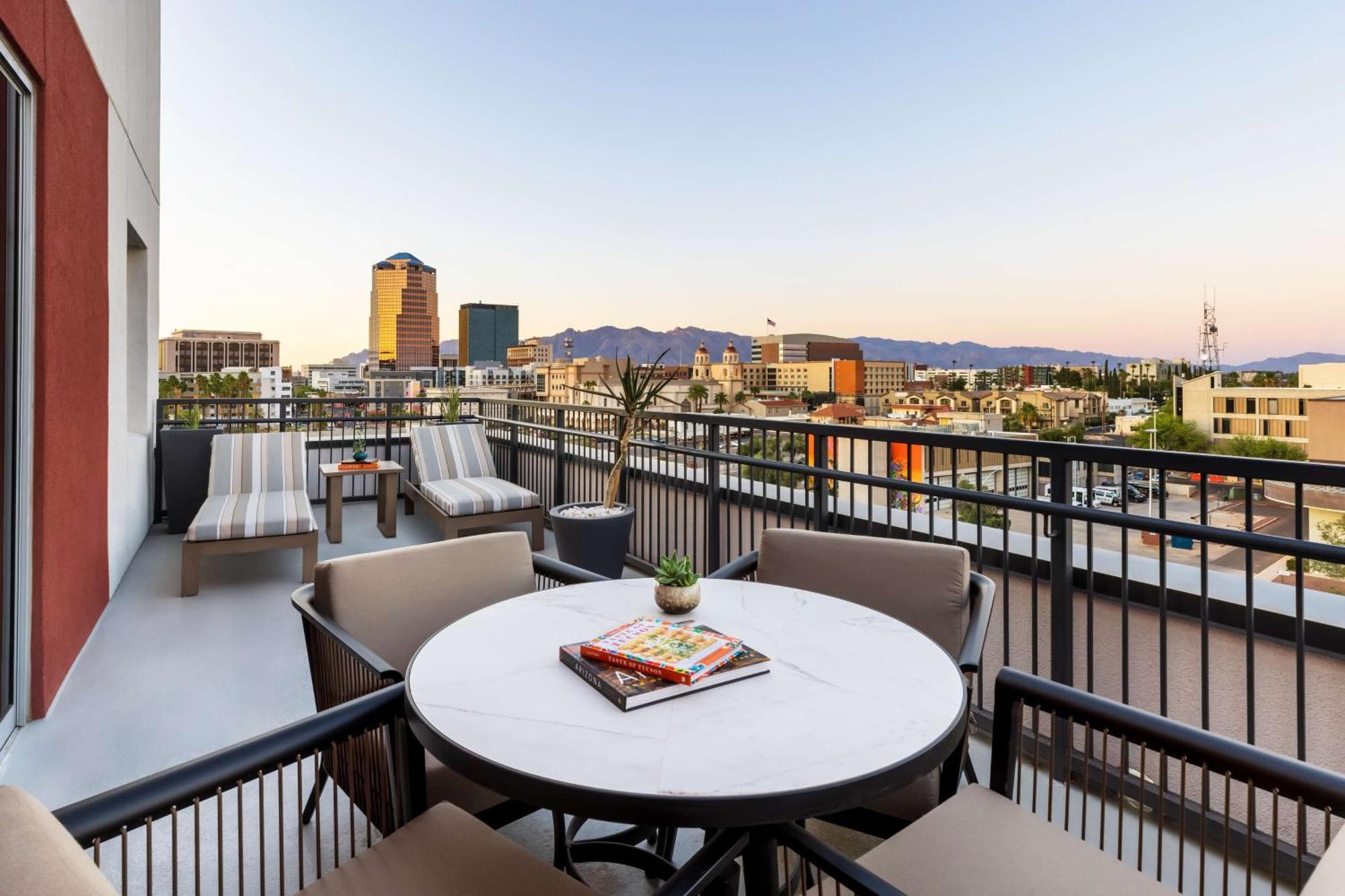 Doubletree By Hilton Tucson Downtown Convention Center Hotel Екстериор снимка
